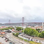 Portucale ! Stylish Campo Ourique Апартаменти