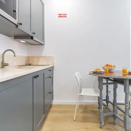 Portucale ! Stylish Campo Ourique Apartment Lisbon