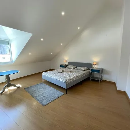 Portucale ! Stylish Campo Ourique Apartment Lisbon