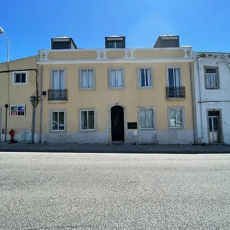 Portucale ! Stylish Campo Ourique * ליסבון
