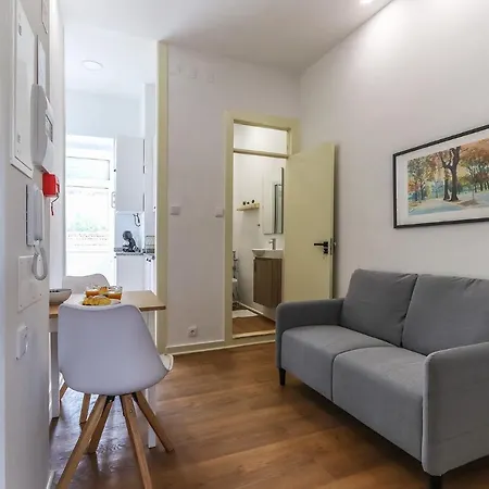 Portucale ! Stylish Campo Ourique Apartment Lisbon