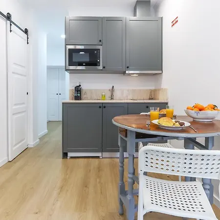 Portucale ! Stylish Campo Ourique Apartment *