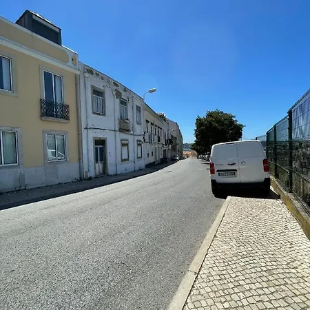 Apartment Portucale ! Stylish Campo Ourique *