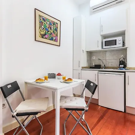 Portucale ! Stylish Campo Ourique Apartment